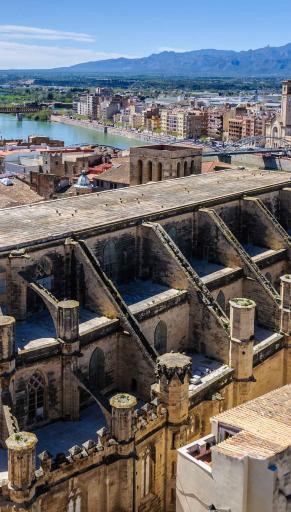 Be impressed by the Cathedral of Tortosa